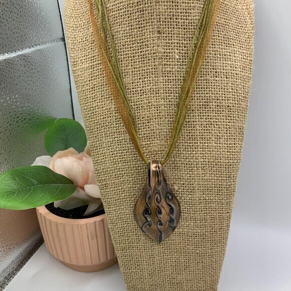 Murano Style Blown Glass Teardrop Pendant Gold Tone Ribbon Lace Necklace - Picture 3 of 7